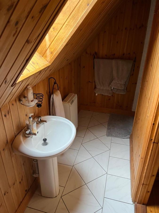 Cosy Lakeside Chalet With Option To Add Private Hot Tub Duneena Екстериор снимка