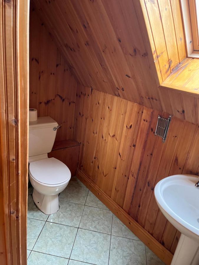 Cosy Lakeside Chalet With Option To Add Private Hot Tub Duneena Екстериор снимка