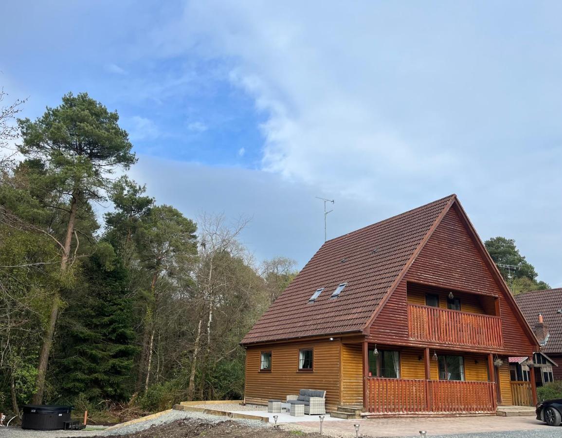 Cosy Lakeside Chalet With Option To Add Private Hot Tub Duneena Екстериор снимка